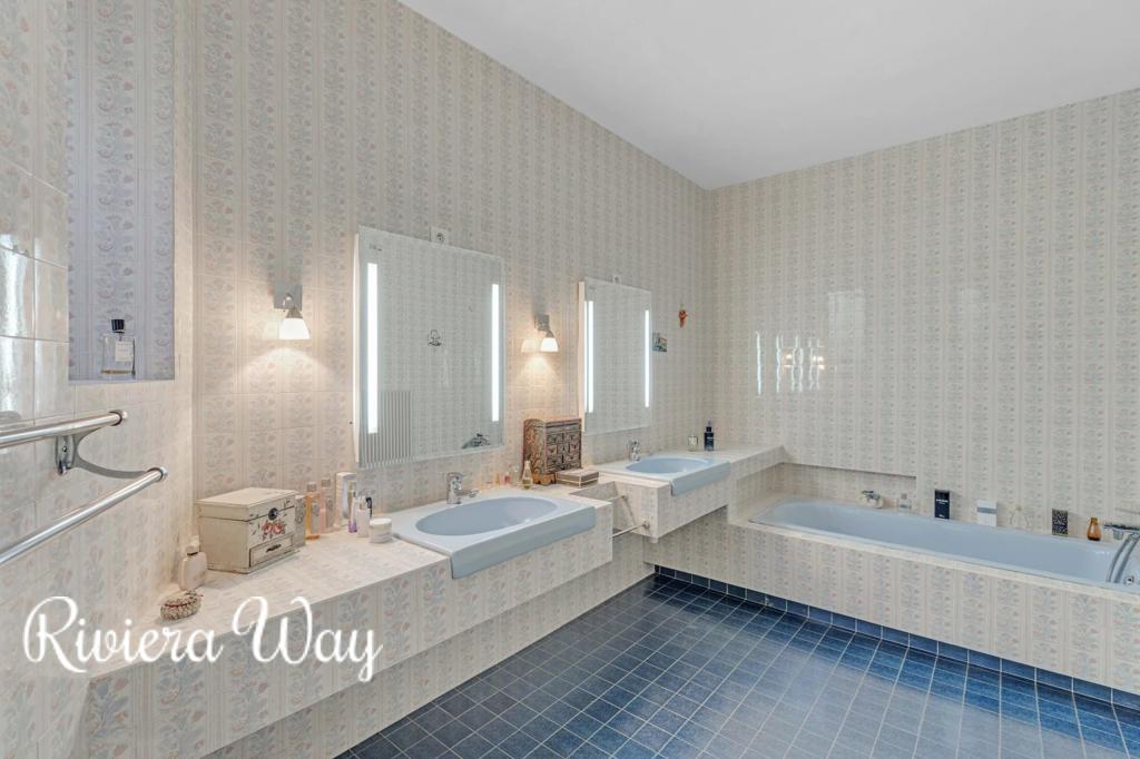 Villa in Le Lavandou, photo #9, listing #104398854