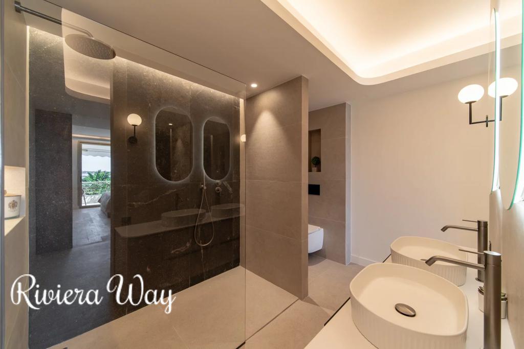 4 room apartment in Cannes, photo #10, listing #105630378
