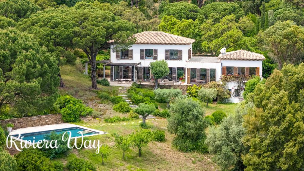 7 room villa in La Croix-Valmer, photo #1, listing #106343202
