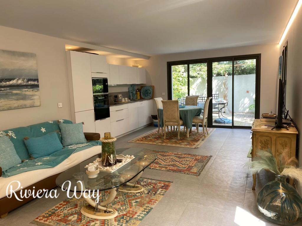 4 room apartment in Saint-Tropez, photo #5, listing #103211052