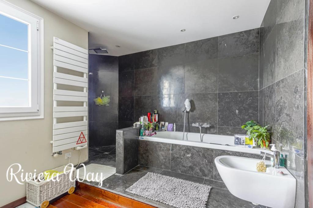 5 room villa in La Gaude, photo #5, listing #104471472