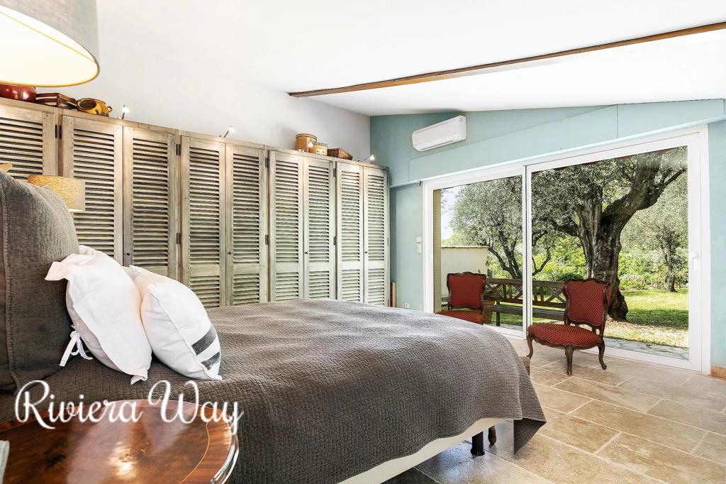 6 room villa in Grasse, photo #1, listing #102971022