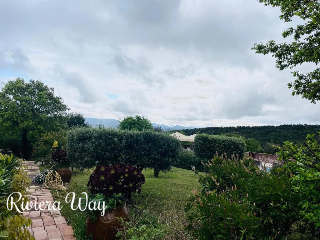 10 room villa in Le Muy, photo #4, listing #102830658