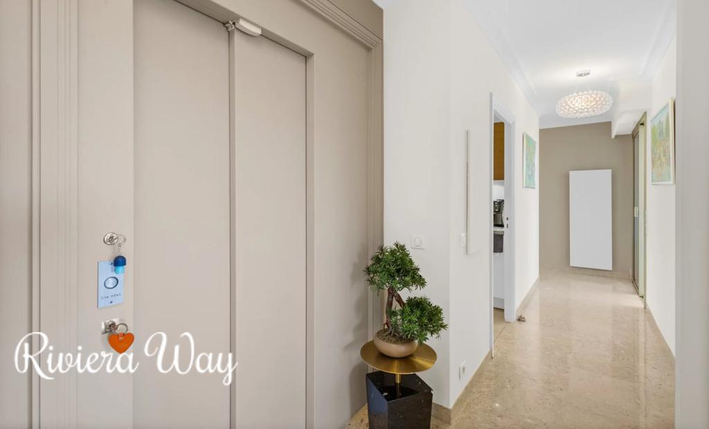 5 room apartment in Le Cannet, photo #5, listing #106444128