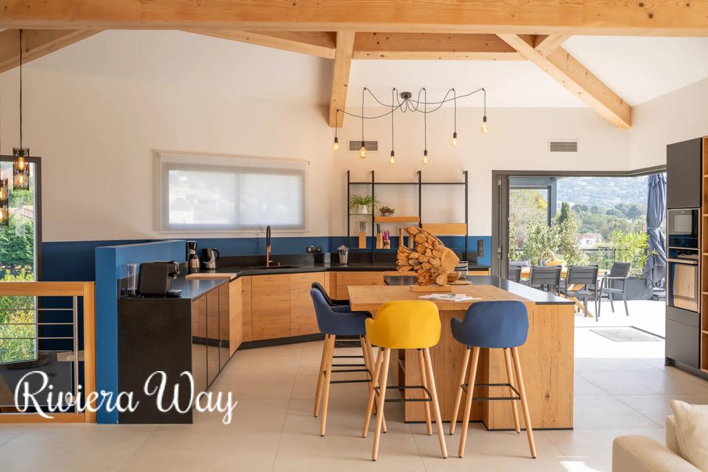 7 room villa in La Croix-Valmer, photo #7, listing #103324410