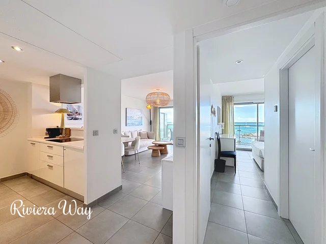 2 room apartment in Antibes, photo #3, listing #105717276