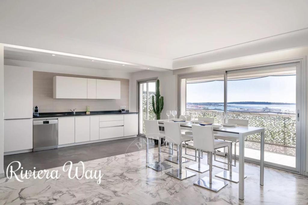 4 room apartment in Cannes, photo #2, listing #87580878