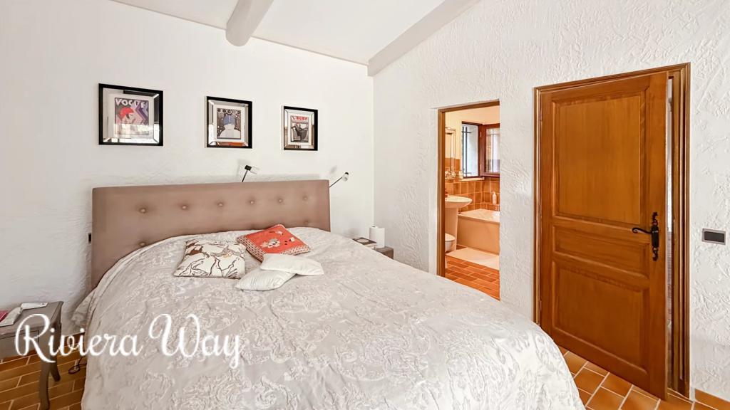 6 room villa in Vallauris, photo #4, listing #107137296