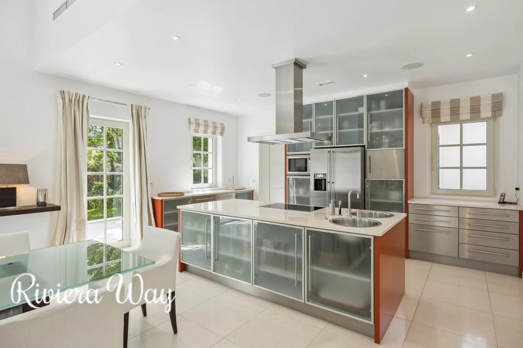 6 room villa in Fayence, photo #1, listing #102971190