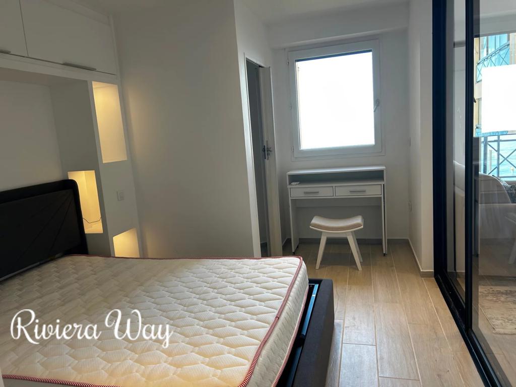 2 room apartment in Cannes, photo #1, listing #104479536