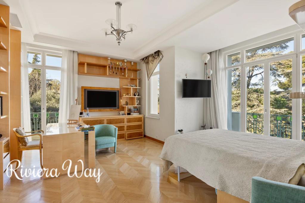 15 room villa in Cap d'Antibes, photo #2, listing #95243988