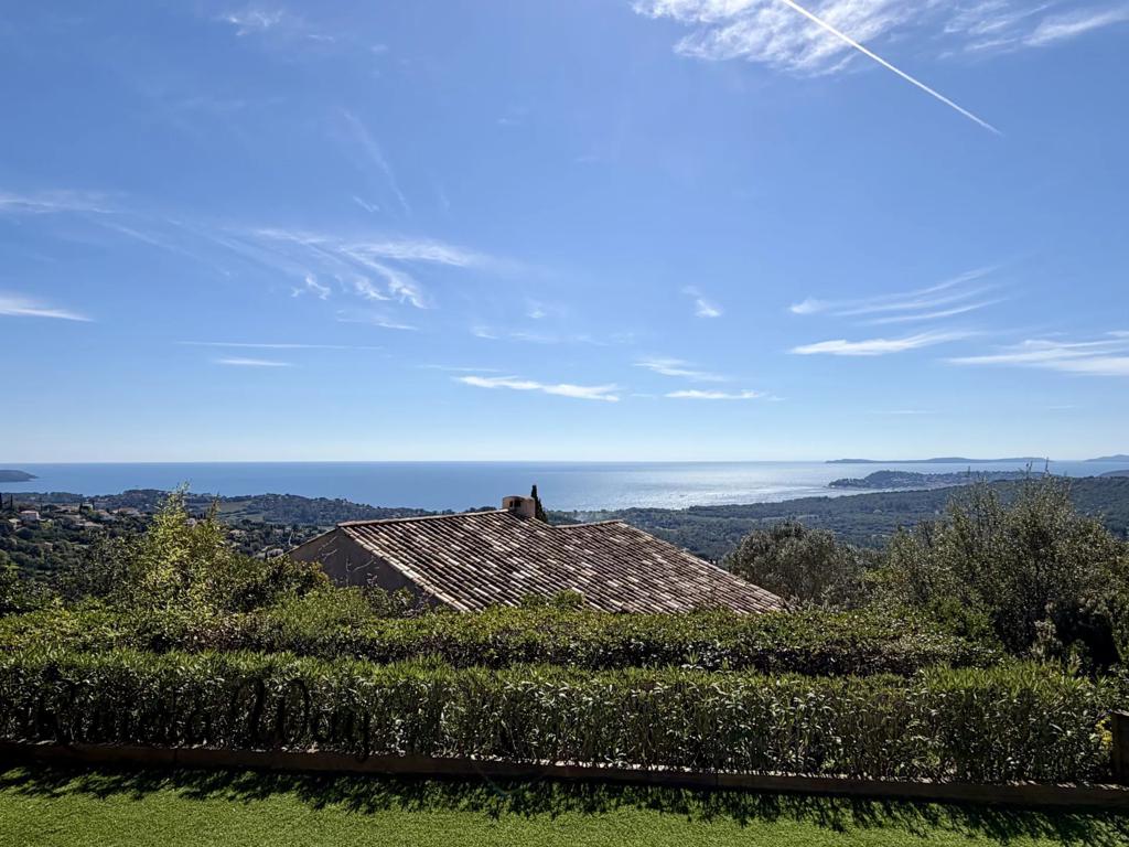 4 room villa in La Croix-Valmer, photo #3, listing #101931816