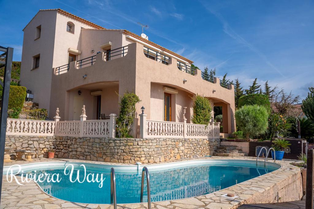 Villa in Rayol-Canadel-sur-Mer, photo #4, listing #105782124