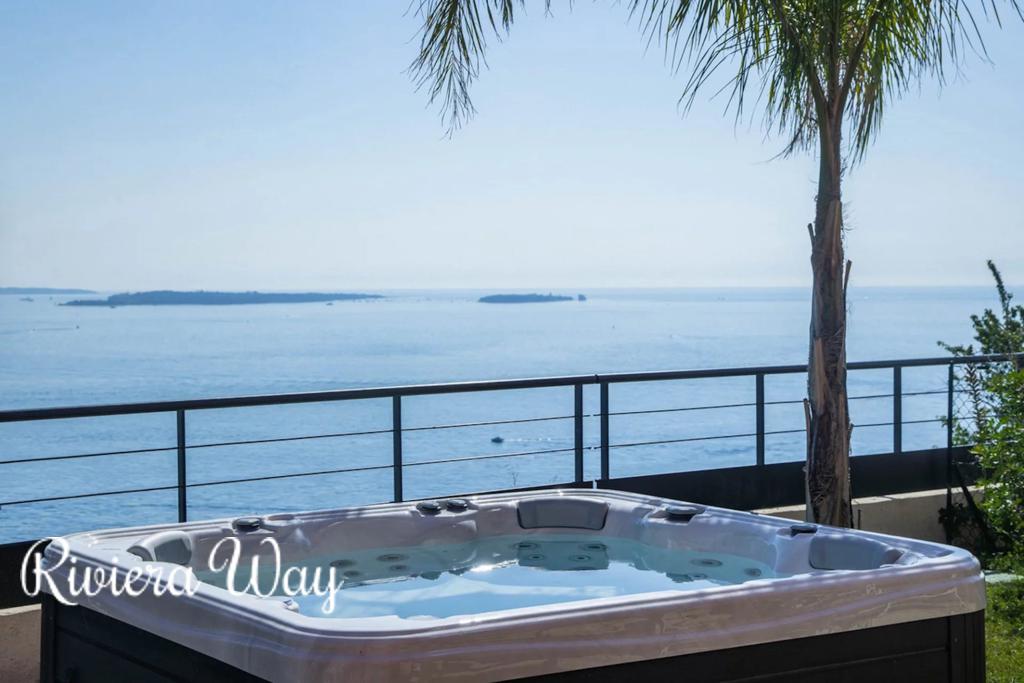 4 room apartment in Theoule-sur-Mer, photo #4, listing #106503474