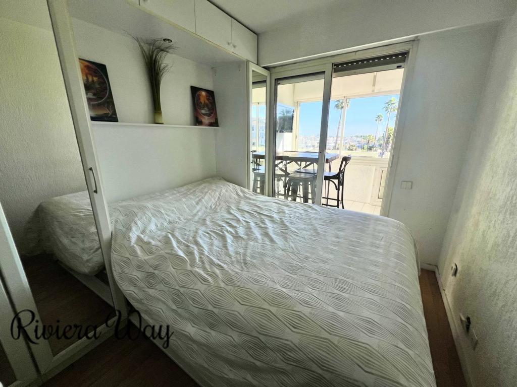 2 room apartment in Antibes, photo #3, listing #101361078