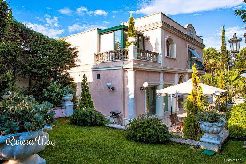 6 room villa in Cap d'Antibes, photo #1, listing #93391788