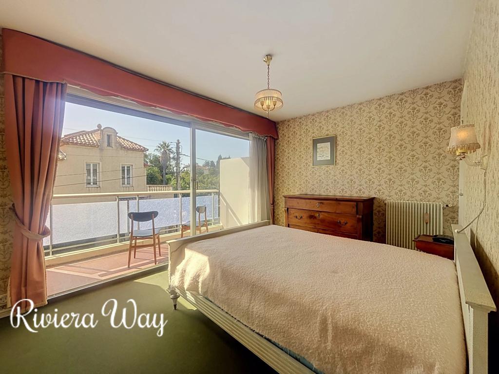 2 room apartment in Antibes, photo #7, listing #107046534
