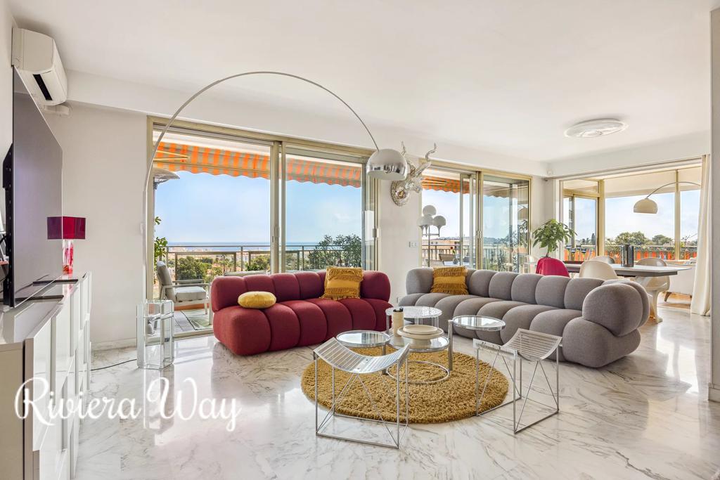 4 room apartment in Antibes, photo #8, listing #104141562