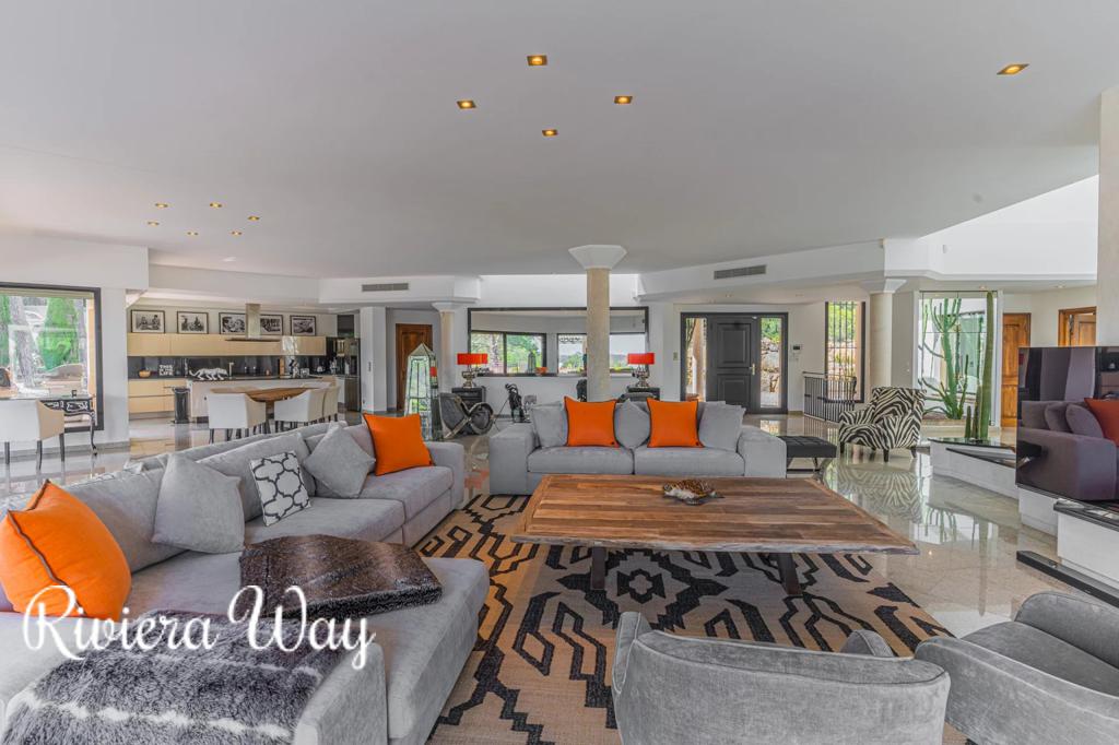 8 room villa in Mougins, photo #10, listing #101672046