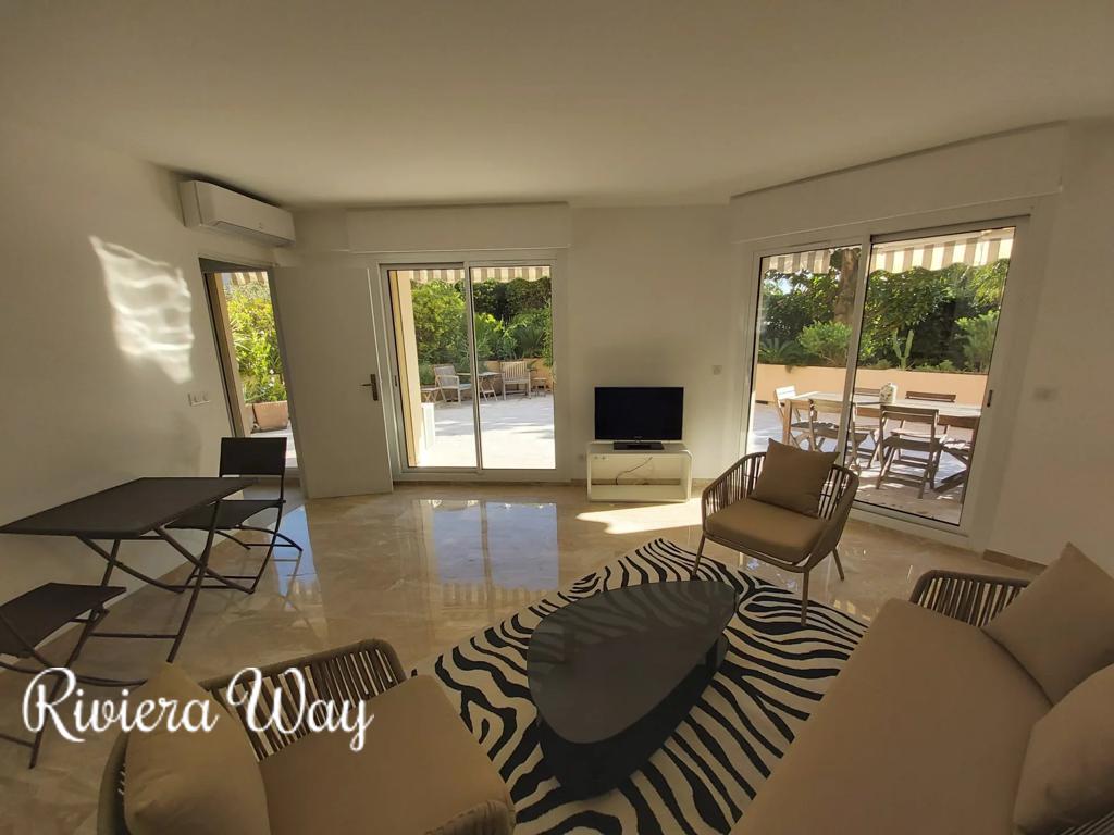 2 room apartment in Port Palm Beach, photo #2, listing #106038450