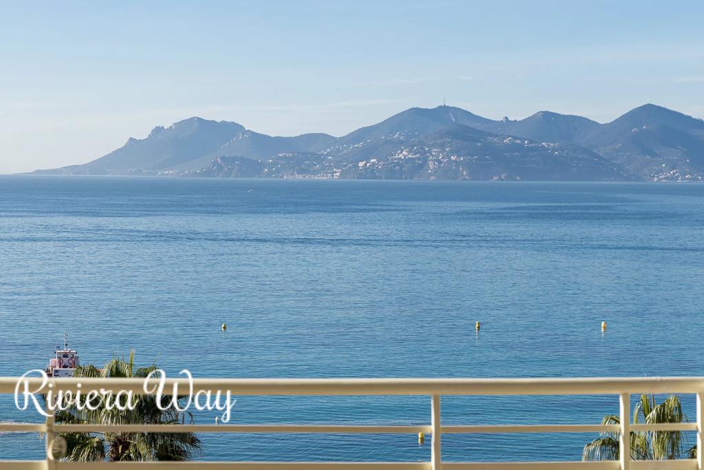 5 room apartment in Cannes, photo #10, listing #99360030