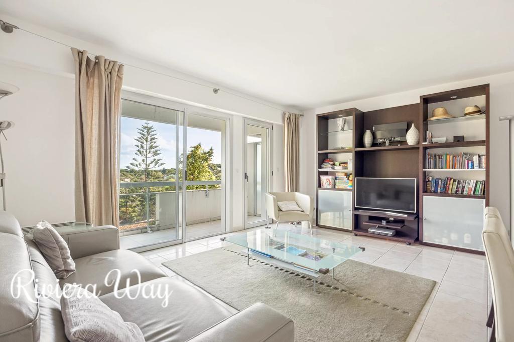 Apartment in Antibes, photo #10, listing #104836452