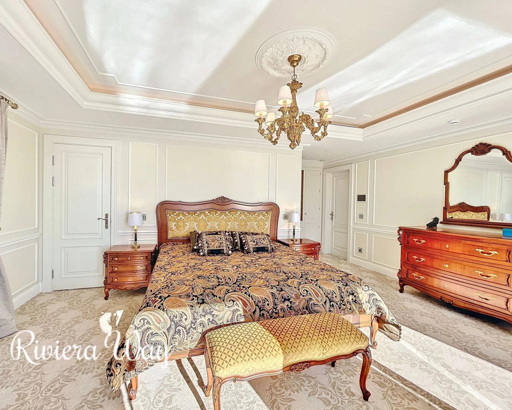 12 room villa in Vallauris, photo #4, listing #99343524