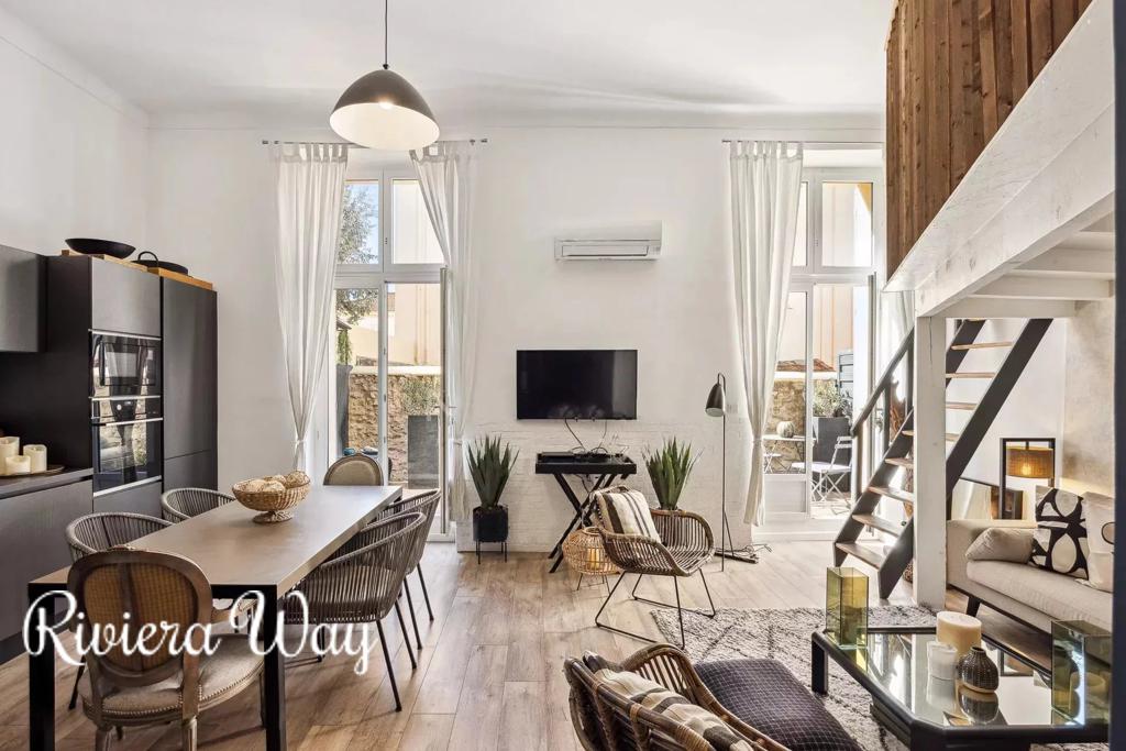 Apartment in Cannes, photo #2, listing #103112940