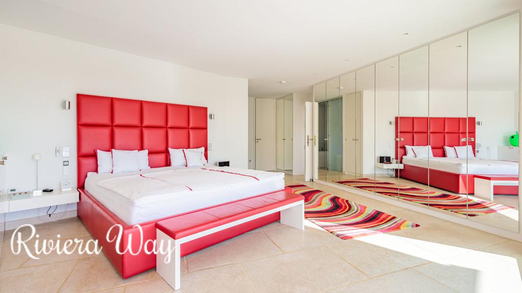 8 room villa in Grimaud, photo #9, listing #78811278