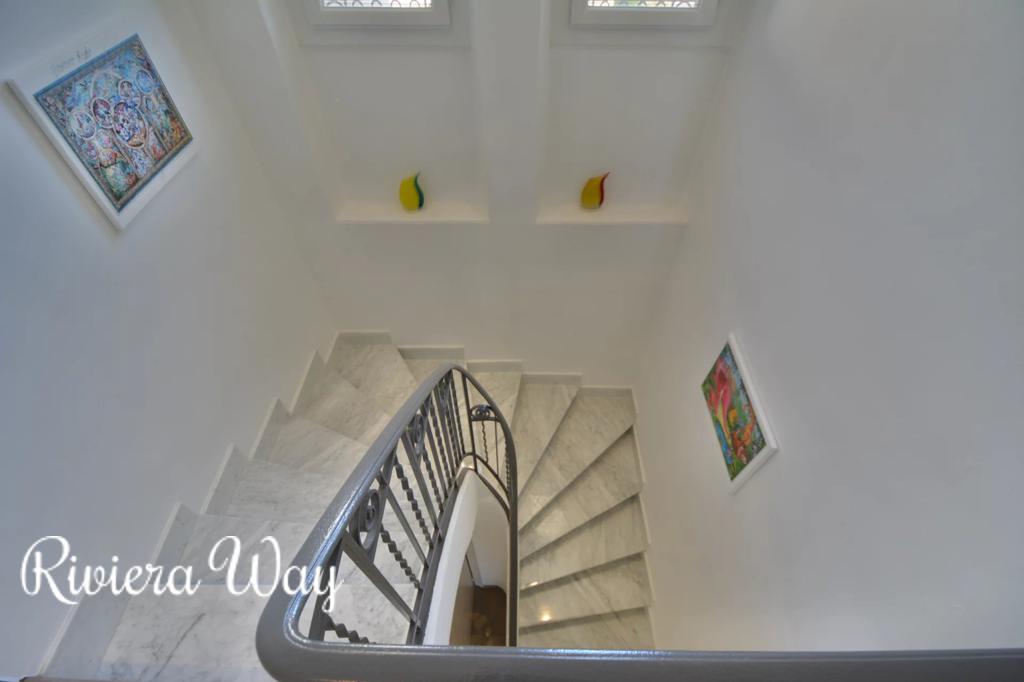 10 room villa in Antibes, photo #7, listing #95903346