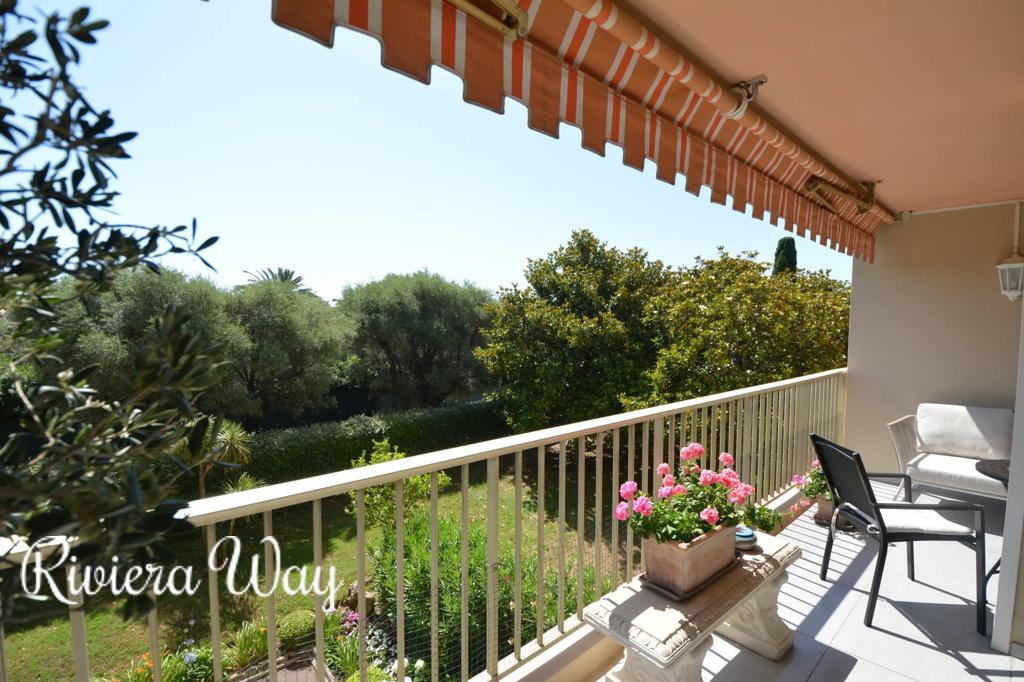 2 room apartment in Antibes, photo #1, listing #106563240