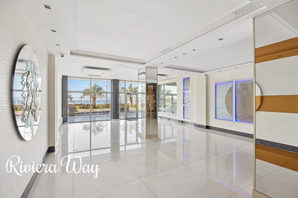 2 room apartment in Antibes, photo #10, listing #106178142
