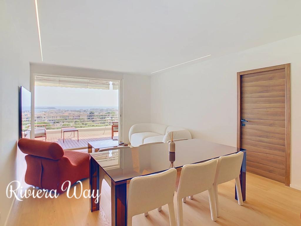 4 room apartment in Cannes, photo #2, listing #106122366