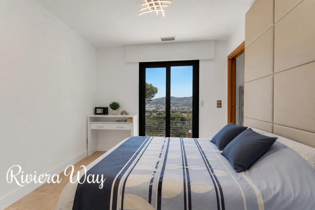 6 room villa in Sainte-Maxime, photo #10, listing #107064762