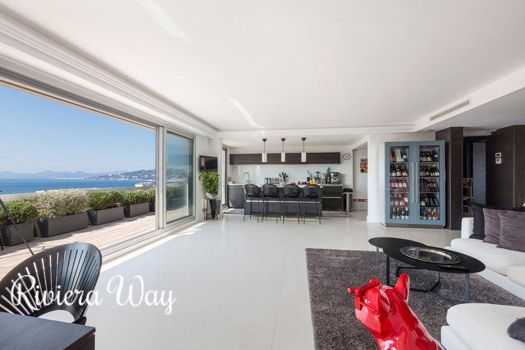 4 room penthouse in Juan-les-Pins, photo #10, listing #78988896