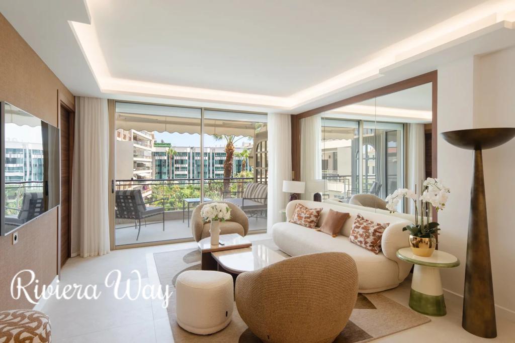 4 room apartment in Cannes, photo #4, listing #106609020