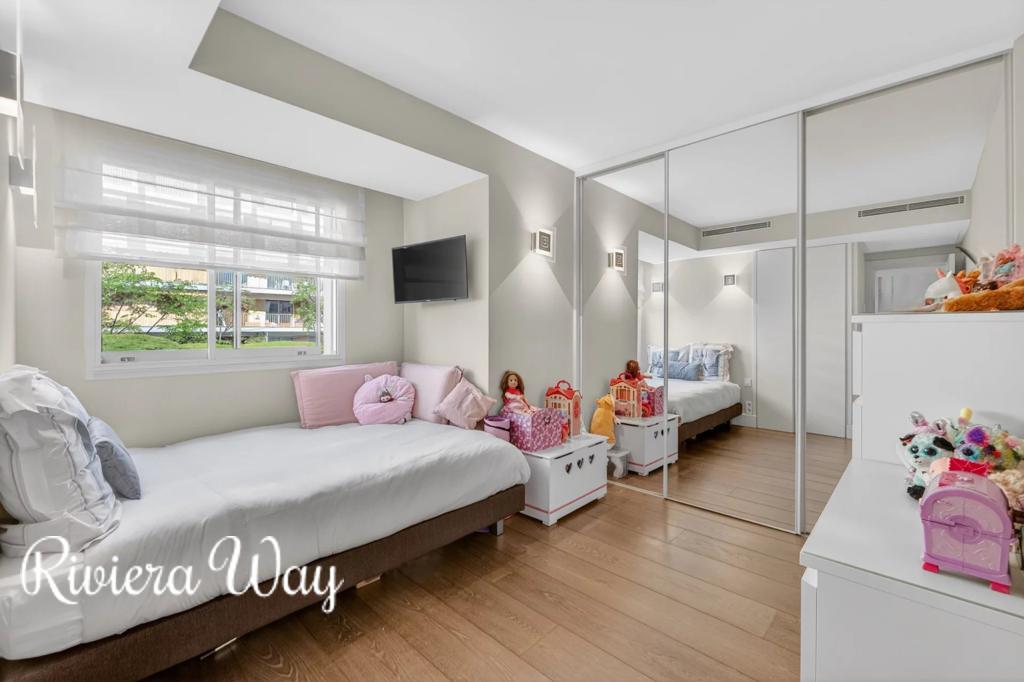 5 room apartment in Le Cannet, photo #7, listing #106174404