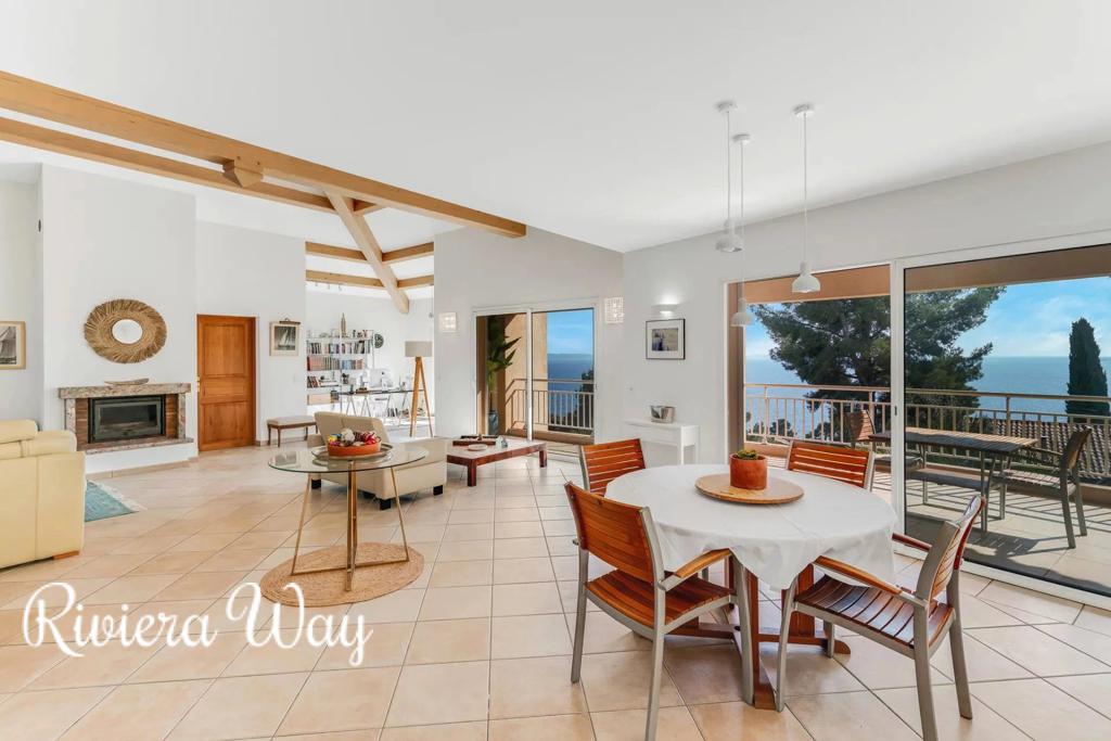 5 room villa in Le Lavandou, photo #3, listing #105223146