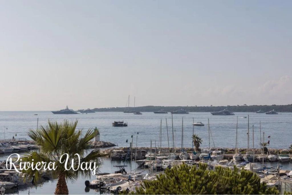 2 room apartment in Cannes, photo #5, listing #103852224