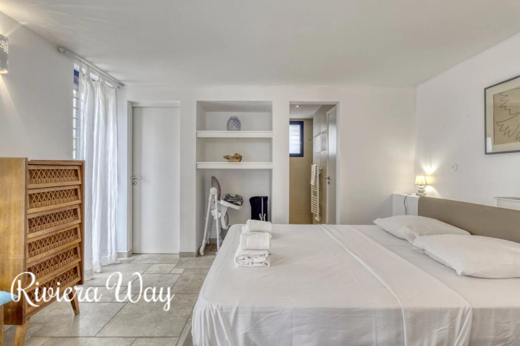 5 room villa in Sainte-Maxime, photo #3, listing #95870250