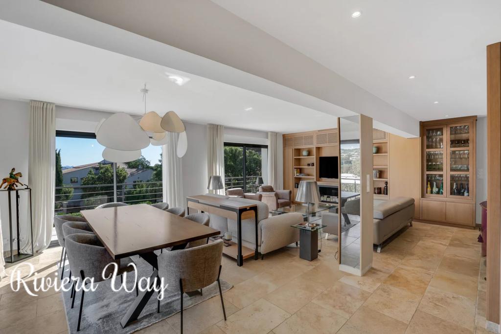 5 room villa in Sainte-Maxime, photo #5, listing #106329006
