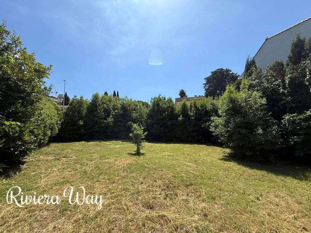 Development land in Cannes, photo #1, listing #106488900
