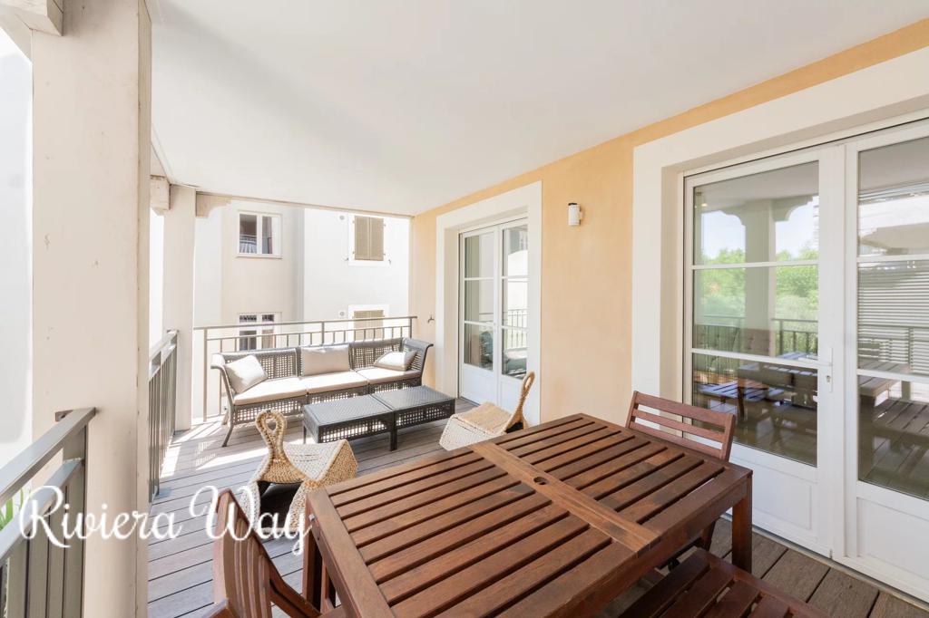 3 room apartment in Saint-Tropez, photo #9, listing #106240260