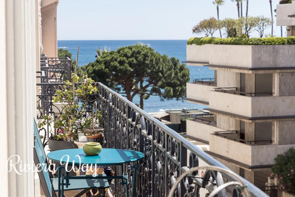 3 room apartment in Cannes, photo #1, listing #106452360
