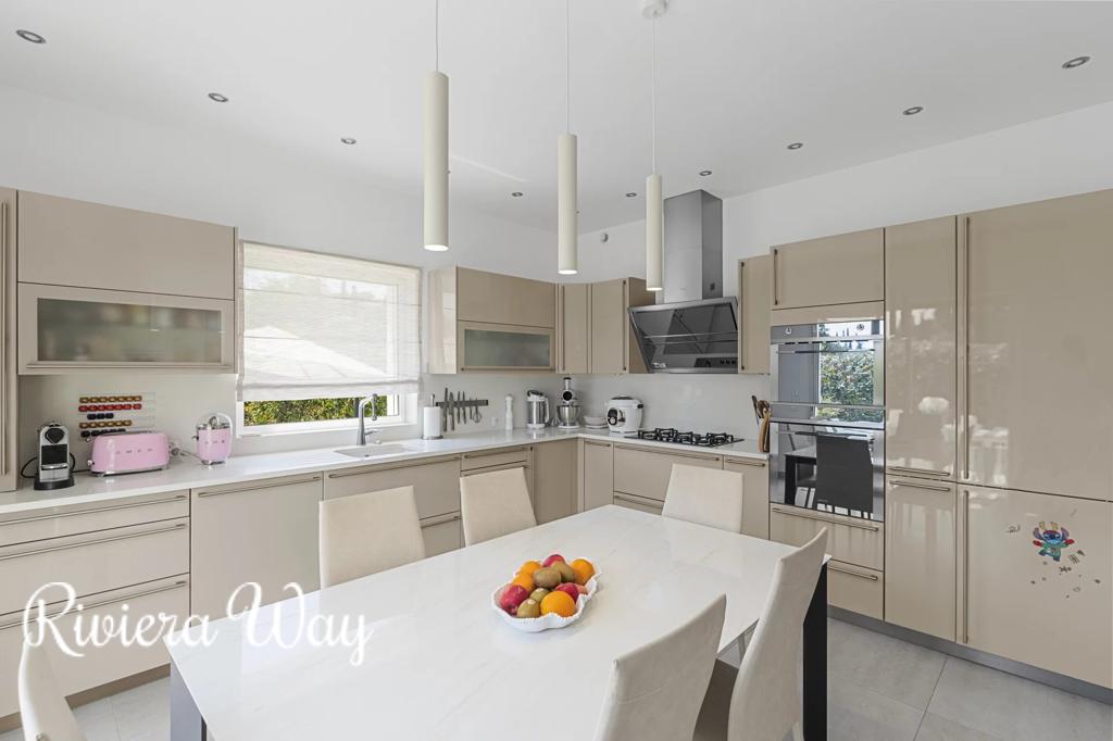 Villa in Mougins, photo #2, listing #103465992
