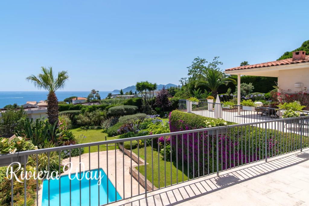 8 room villa in Cannes, photo #7, listing #106529640