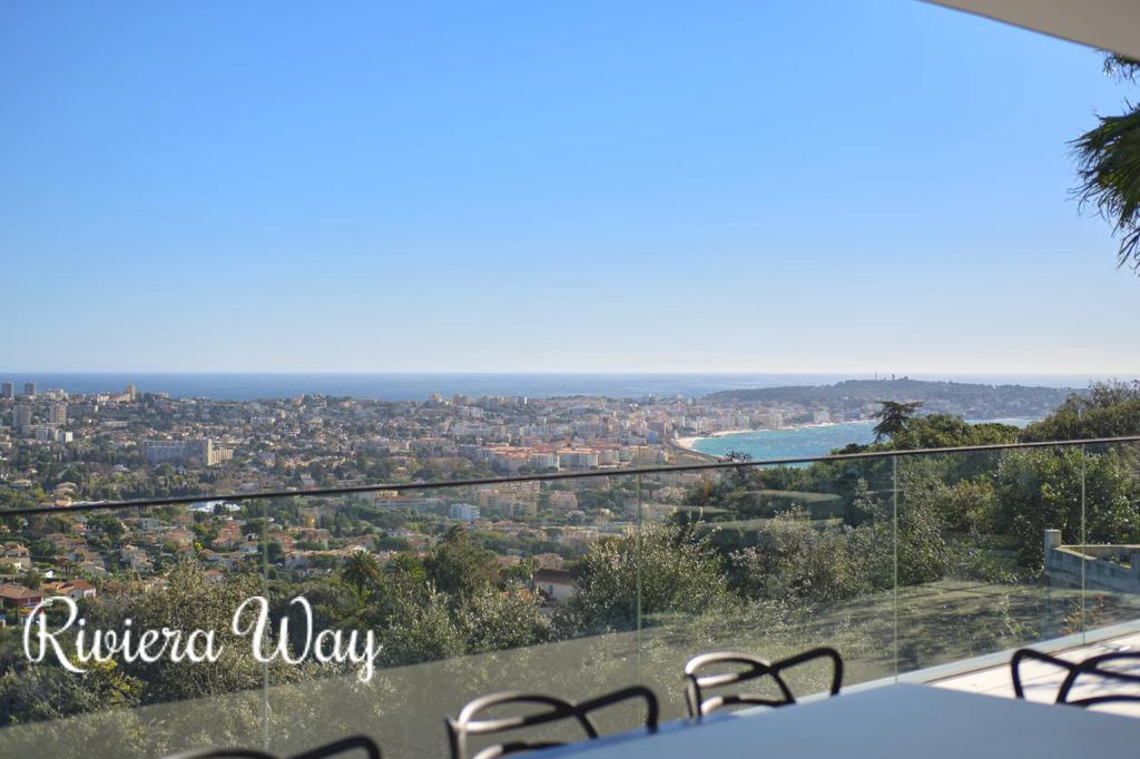 6 room villa in Cannes, photo #1, listing #107112600