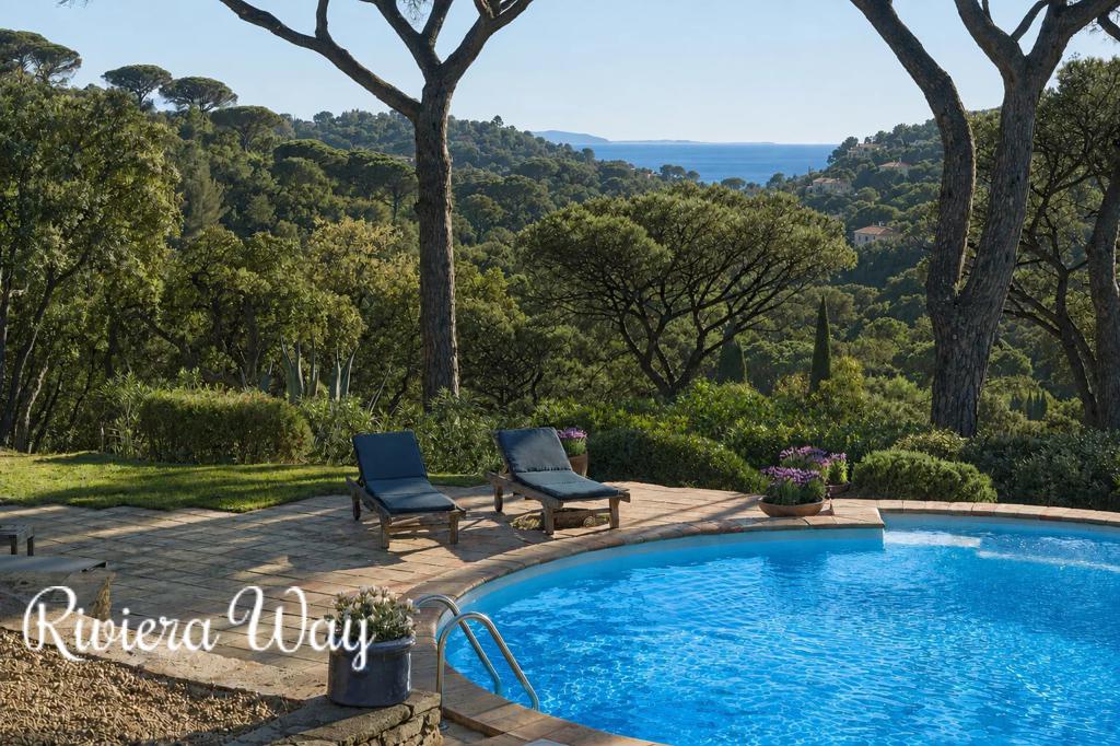 7 room villa in La Croix-Valmer, photo #1, listing #106070874