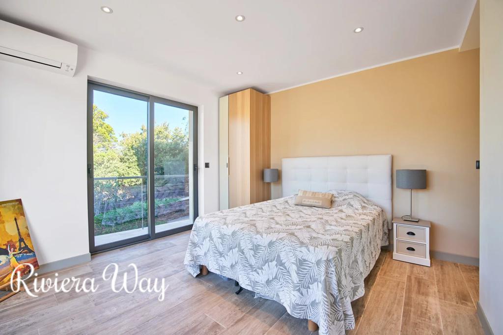 6 room villa in Cavalaire-sur-Mer, photo #10, listing #94651158