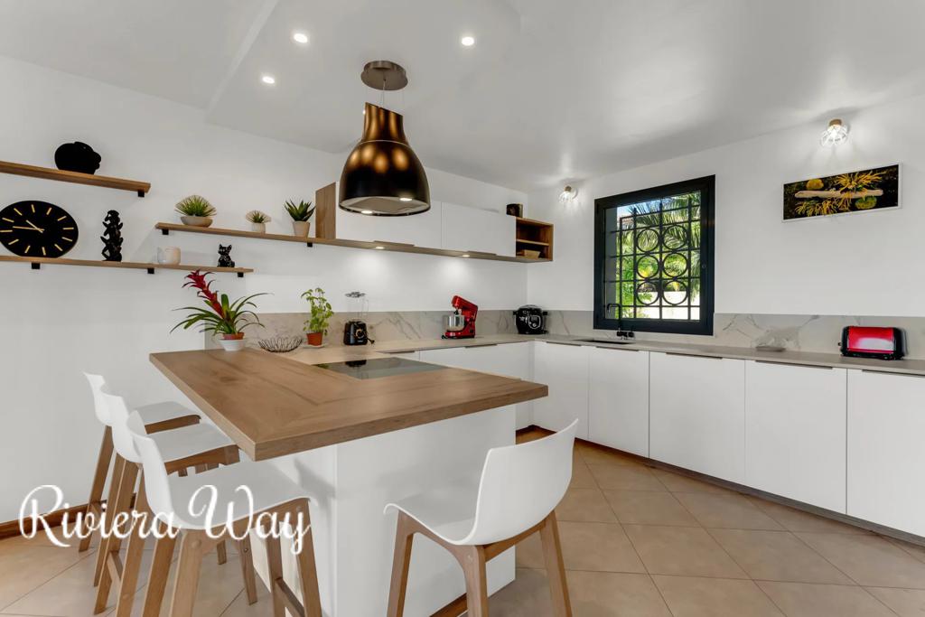 8 room villa in Sainte-Maxime, photo #9, listing #106364790